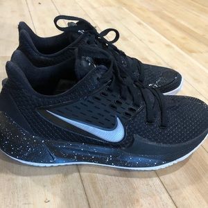 Nike Kyrie Low 2 Basketball Shoes